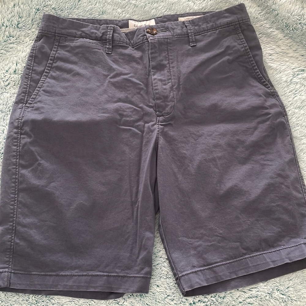 Men’s size 30 flat front shorts